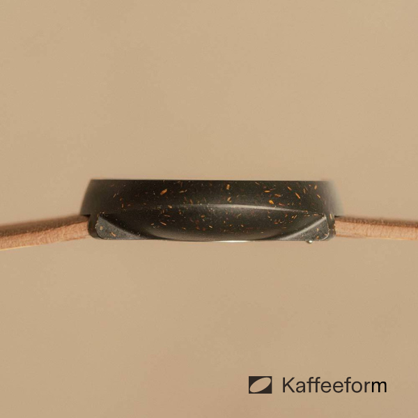 Kaffeeform Armbanduhr mit Gehäuse aus recyceltem Kaffeesatz